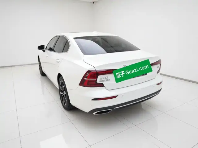 Volvo S60 — Фото автомобиля 23
