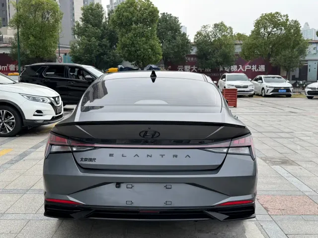 Hyundai Elantra — Фото автомобиля 13