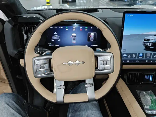 BYD FangChengBao Leopard 8 — Фото автомобиля 10