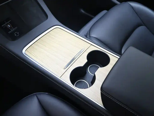 Tesla Model Y — Фото автомобиля 12