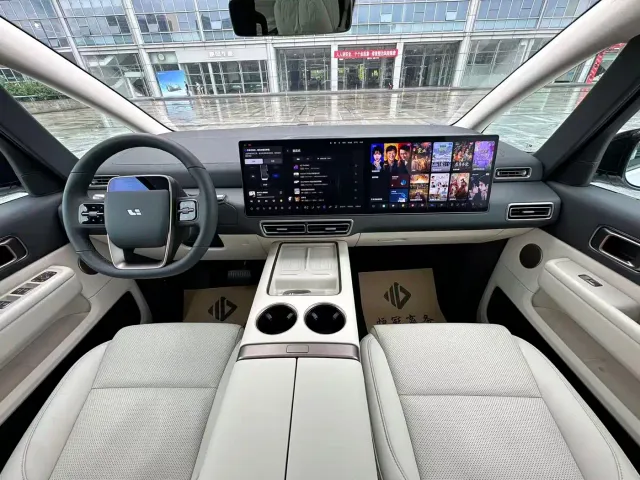 Li Auto MEGA — Фото автомобиля 7