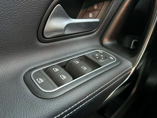 Mercedes-Benz A-Class — Фото автомобиля 12
