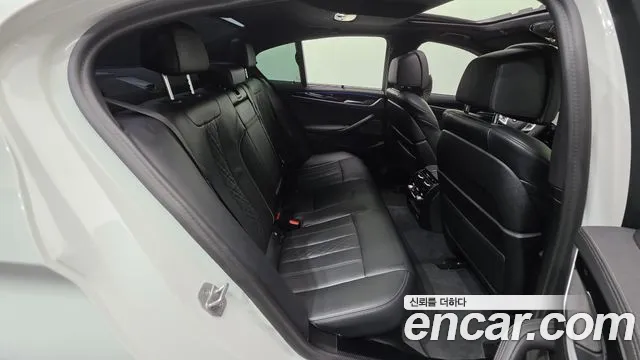 BMW 5-Series 5 серия (G30) 530i xDrive M Sport — Фото автомобиля 19