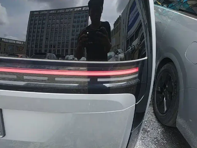 Li Auto MEGA — Фото автомобиля 7