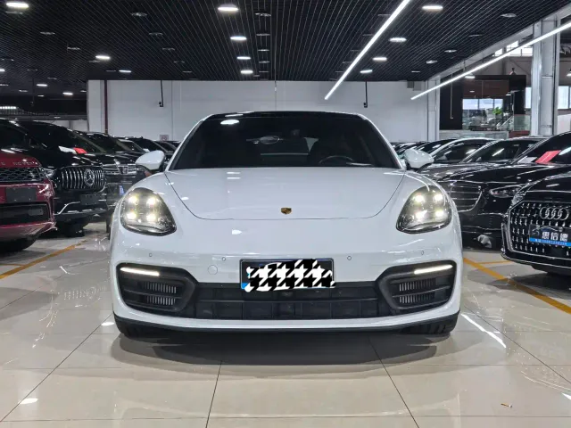 Porsche Panamera — Фото автомобиля 2