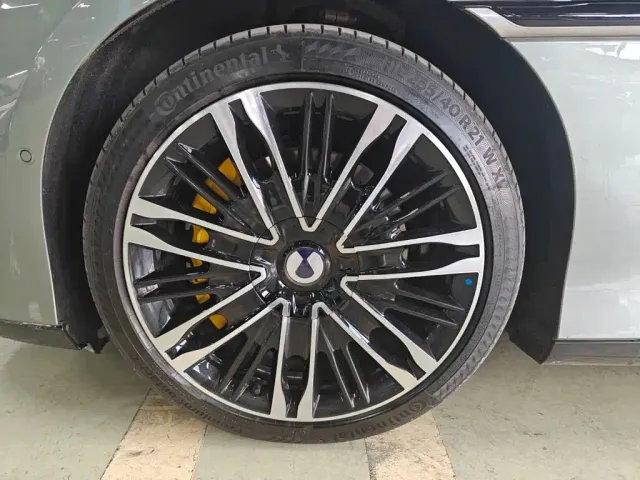 Denza Z9GT — Фото автомобиля 24