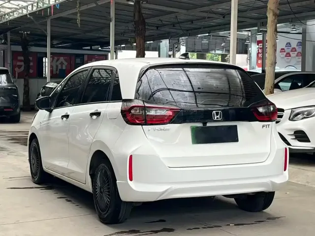 Honda Fit — Фото автомобиля 4