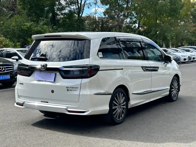 Honda Elysion — Фото автомобиля 6