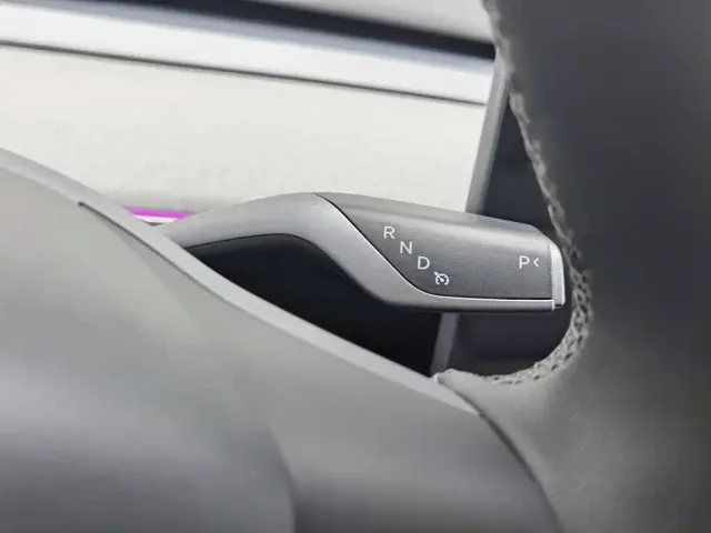Tesla Model Y — Фото автомобиля 13