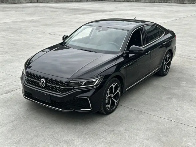 Volkswagen Passat — Фото автомобиля 3