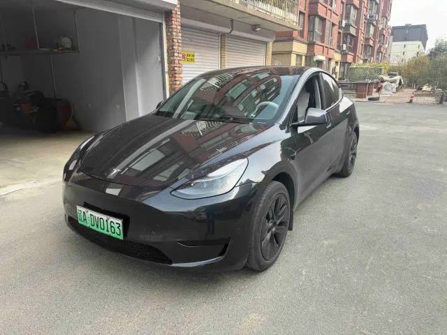 Фотография автомобиля — Tesla Model Y