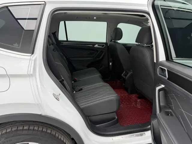 Volkswagen Tiguan L — Фото автомобиля 10