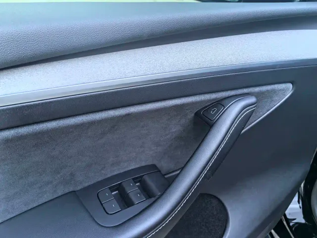 Tesla Model Y — Фото автомобиля 26
