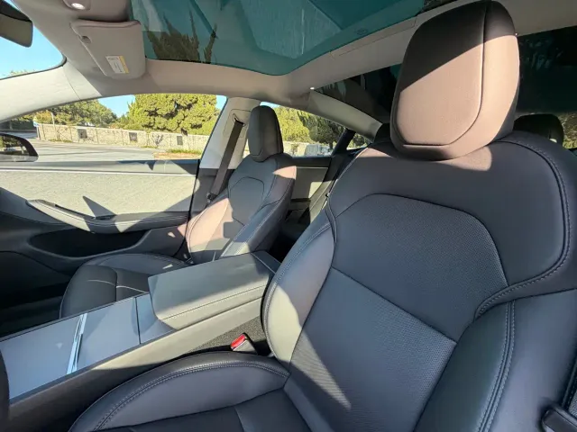 Tesla Model 3 — Фото автомобиля 13