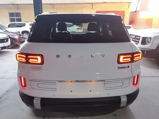 Geely ICON — Фото автомобиля 3
