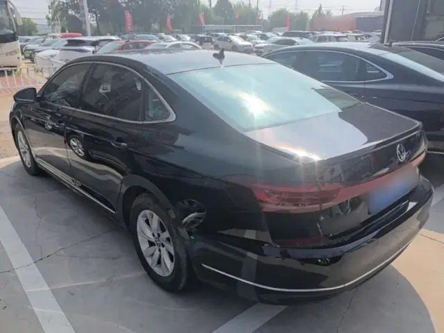 Volkswagen Passat — Фото автомобиля 4