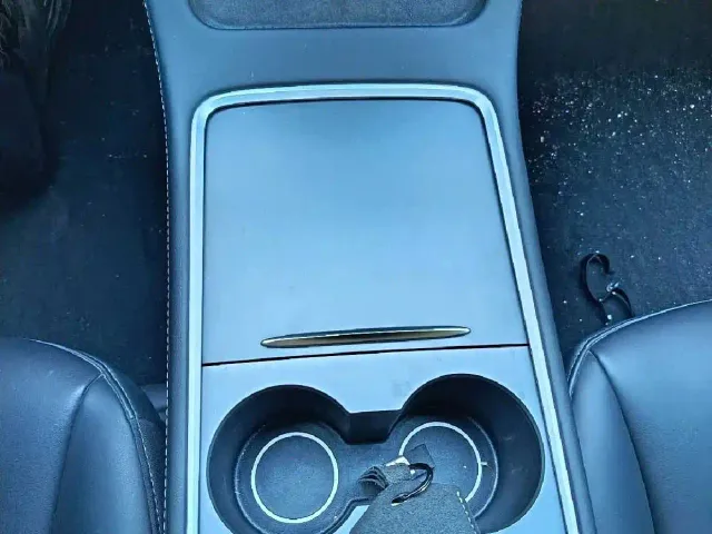 Tesla Model Y — Фото автомобиля 8