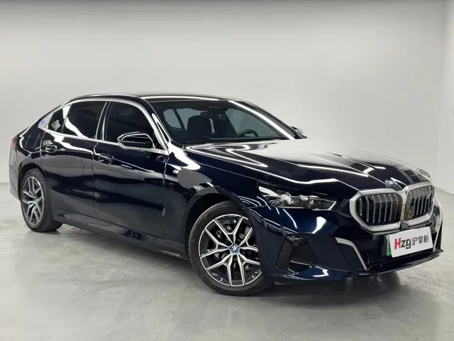 BMW i5 — Фото автомобиля 3