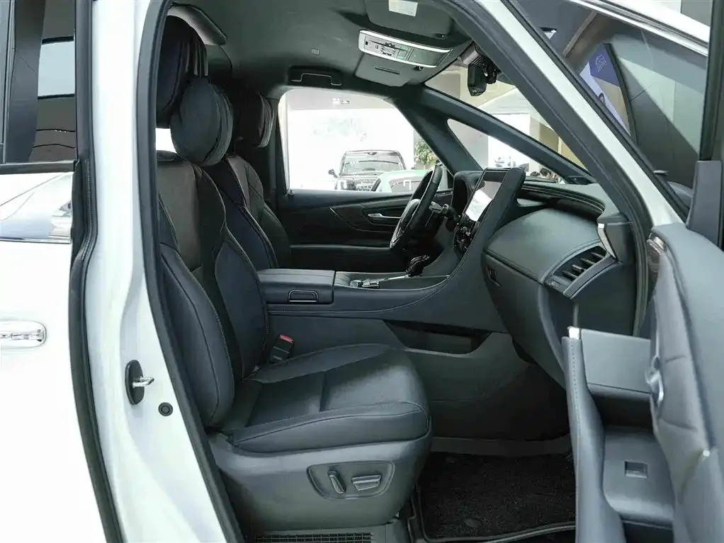 Toyota Alphard 2024 Hybrid 2.5L Prestige Edition — Фото автомобиля 12