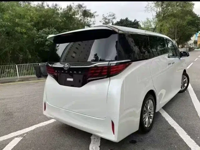 Toyota Alphard — Фото автомобиля 3