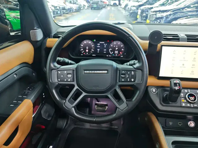 Land Rover Defender — Фото автомобиля 11