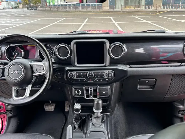 Jeep Wrangler — Фото автомобиля 12