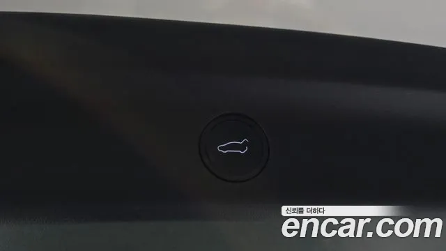 Tesla Model Y — Фото автомобиля 27