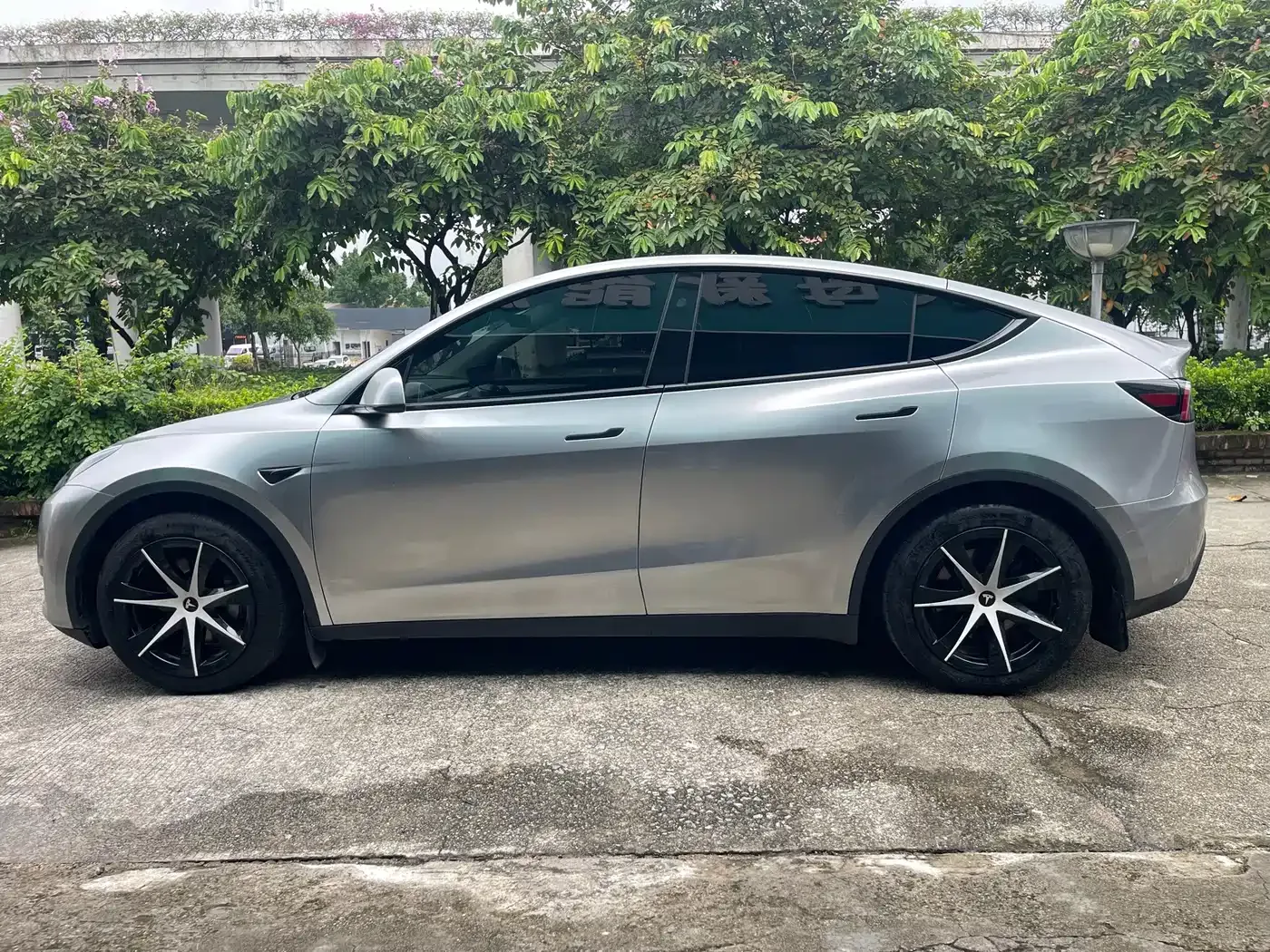 Tesla Model Y 2024 Rear-Wheel Drive Version — Фото автомобиля 7