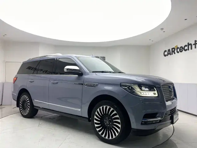 Lincoln Navigator — Фото автомобиля 2