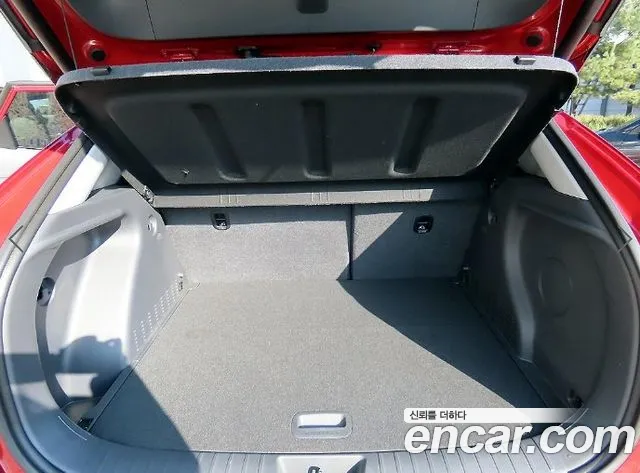 Hyundai Kona Kona (SX2) Бензин 1.6 Turbo 4WD — Фото автомобиля 16