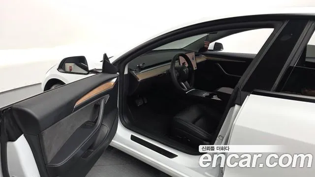 Tesla Model 3 — Фото автомобиля 8