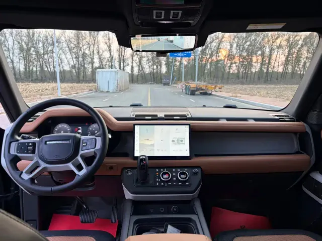 Land Rover Defender — Фото автомобиля 5