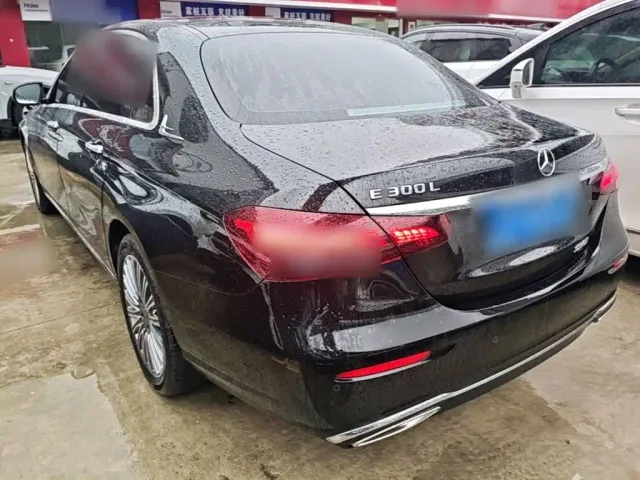 Mercedes-Benz E-Class — Фото автомобиля 4