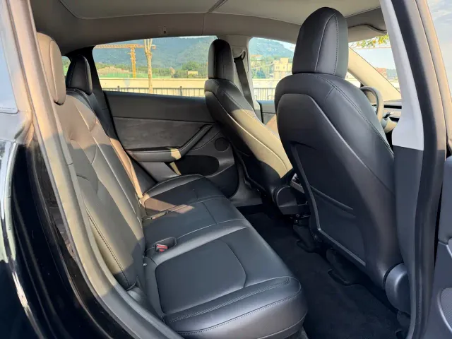 Tesla Model Y — Фото автомобиля 9