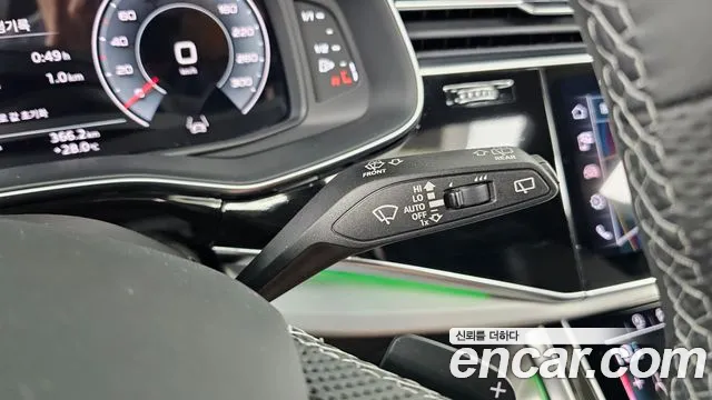 Audi Q8 55 TFSI quattro Premium — Фото автомобиля 27