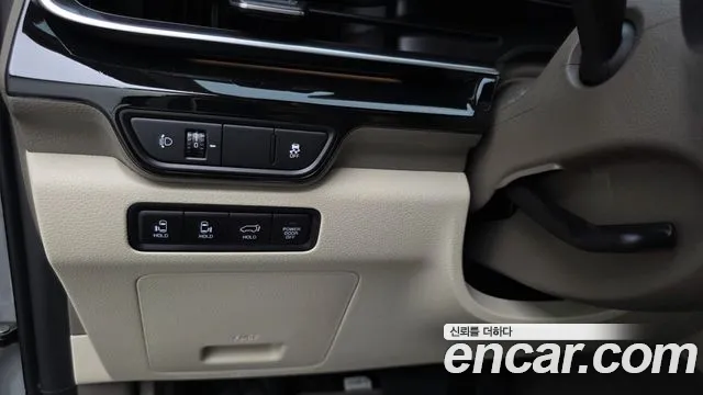 Kia Carnival Generation 4 — Фото автомобиля 27