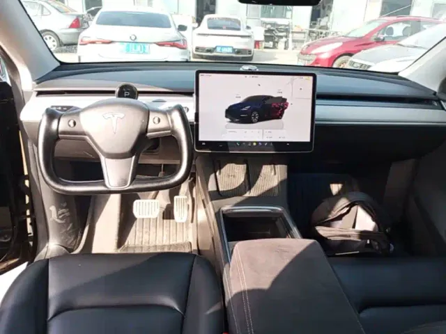 Tesla Model Y — Фото автомобиля 9