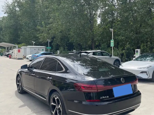 Volkswagen Passat — Фото автомобиля 4