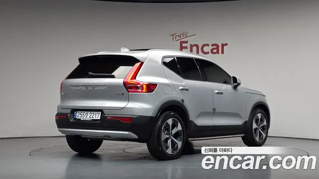 Фотография автомобиля — Volvo XC40