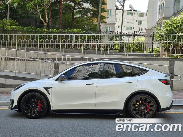 Tesla Model Y — Фото автомобиля 7