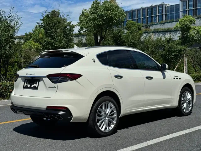 Maserati Levante — Фото автомобиля 15