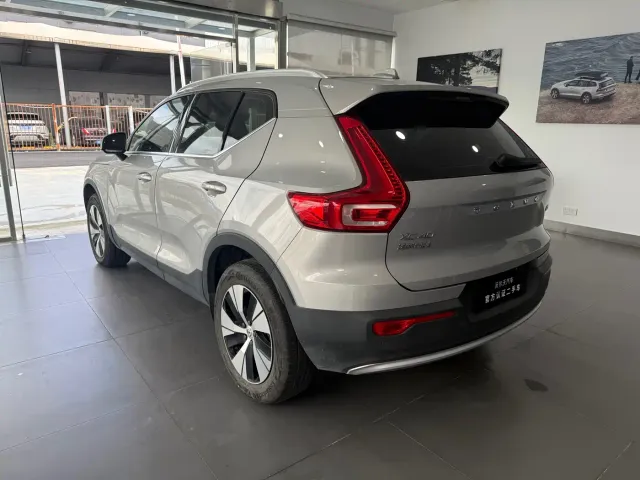 Volvo XC40 — Фото автомобиля 8