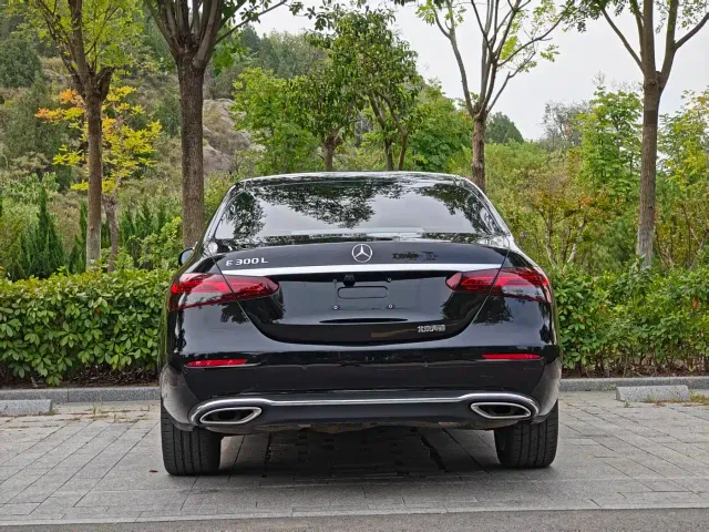 Mercedes-Benz E-Class — Фото автомобиля 13