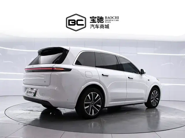 Li Auto L8 — Фото автомобиля 3