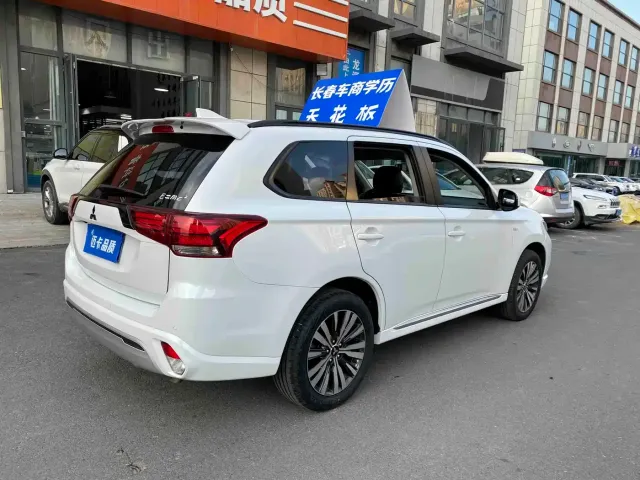 Mitsubishi Outlander — Фото автомобиля 6
