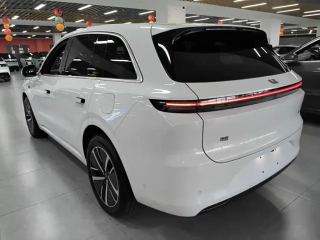 Li Auto L6 — Фото автомобиля 4