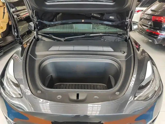 Tesla Model Y — Фото автомобиля 19