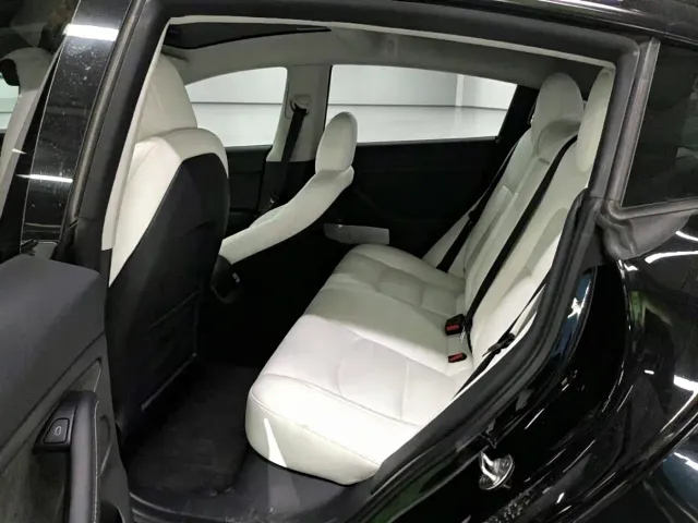 Tesla Model 3 — Фото автомобиля 4