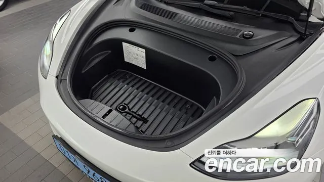 Tesla Model 3 — Фото автомобиля 9