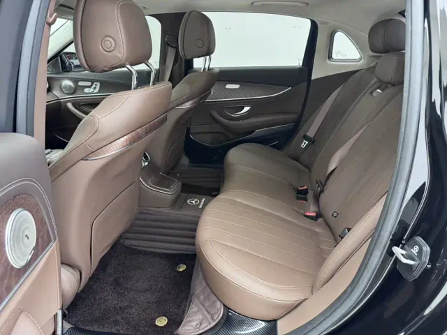 Mercedes-Benz E-Class — Фото автомобиля 23